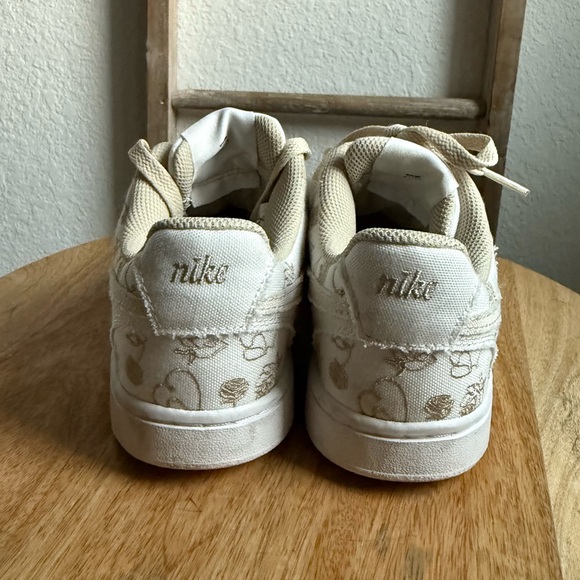 Nike Court Vision Low Canvas Court 'Valentine's Day' Floral Wmn’s Sneakers Sz: 6 - Picture 5 of 10